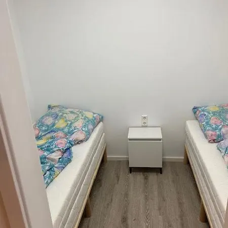 Apartment 3 502 *